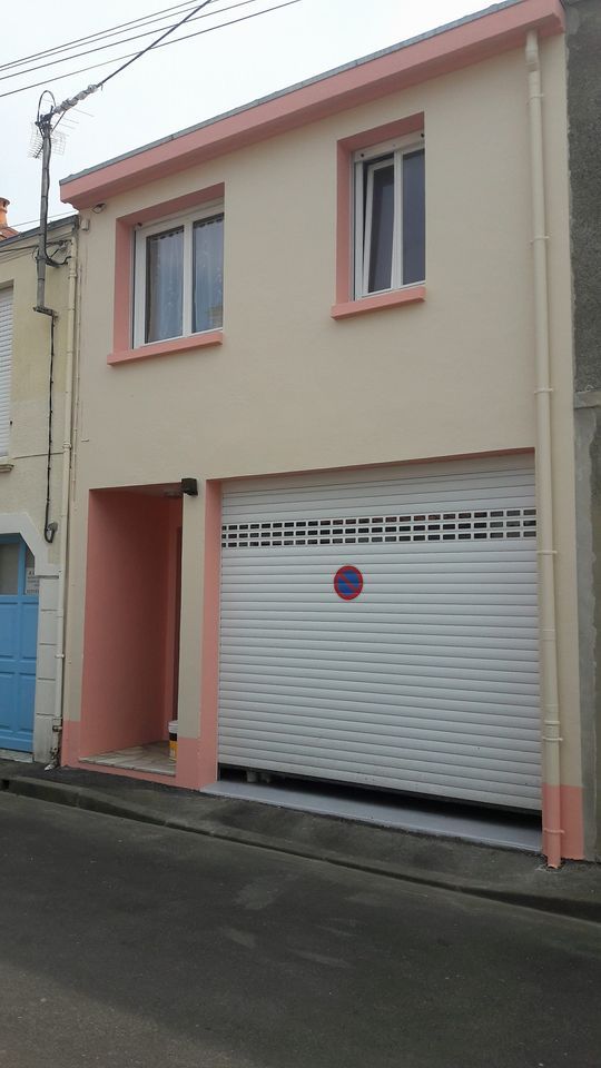 Peinture extérieure appliquée sur les façades et les tours des ouvertures