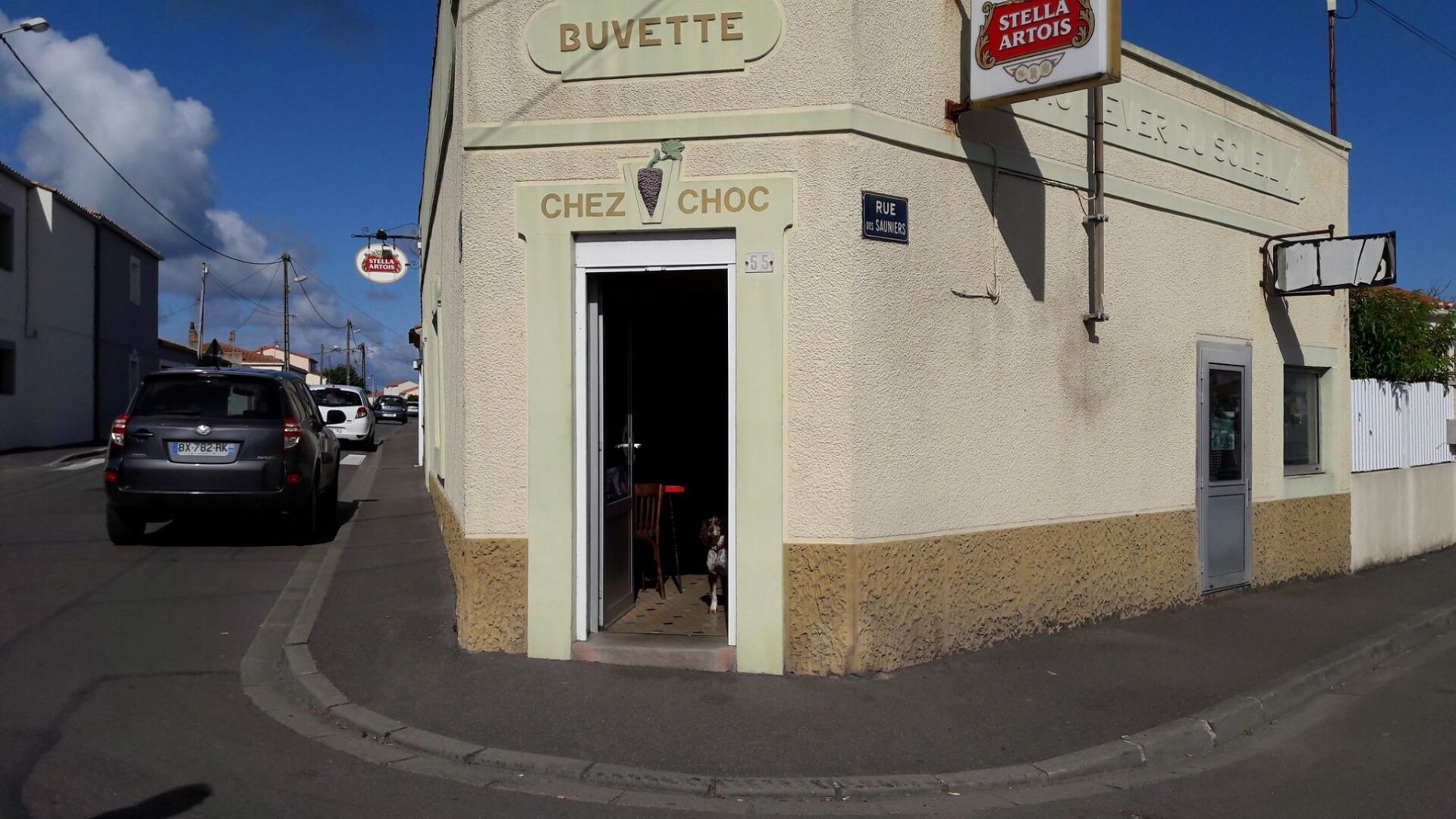 Avant peinture extérieure sur café