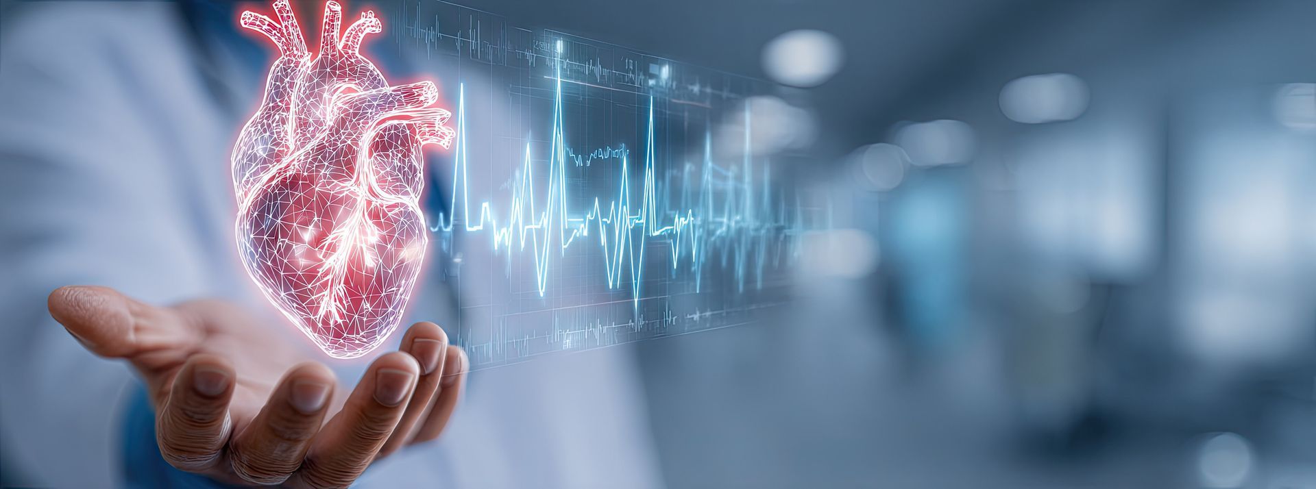 La mano de un médico sosteniendo un corazón brillante con una línea de ECG contra un fondo hospitalario borroso.
