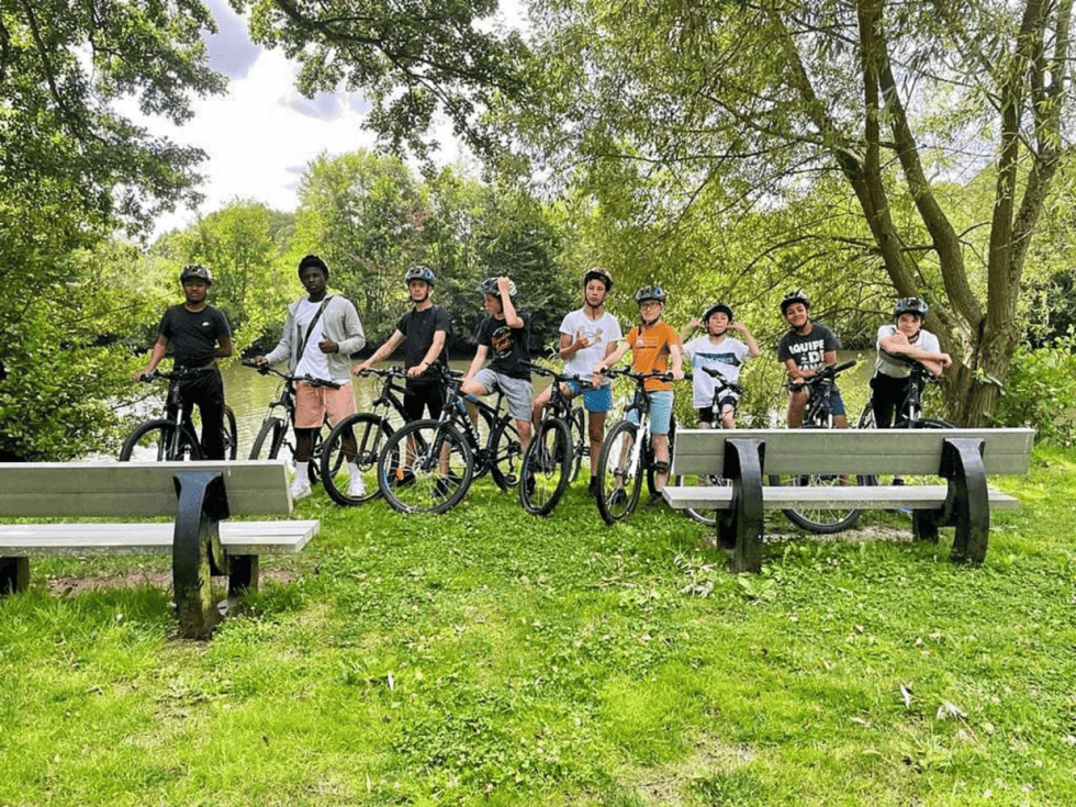 Adolescents en vélo