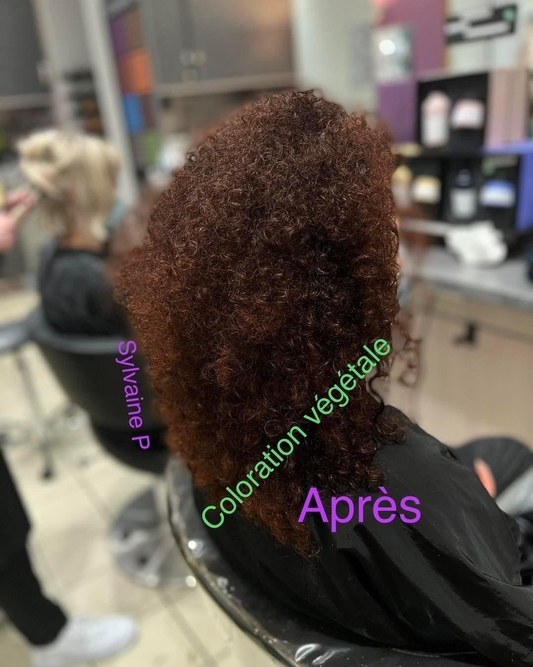 Coupe cheveux bouclés