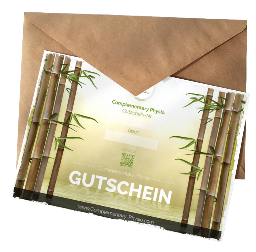 Geschenkgutschein mit Bambusmotiv in einem braunen Umschlag.