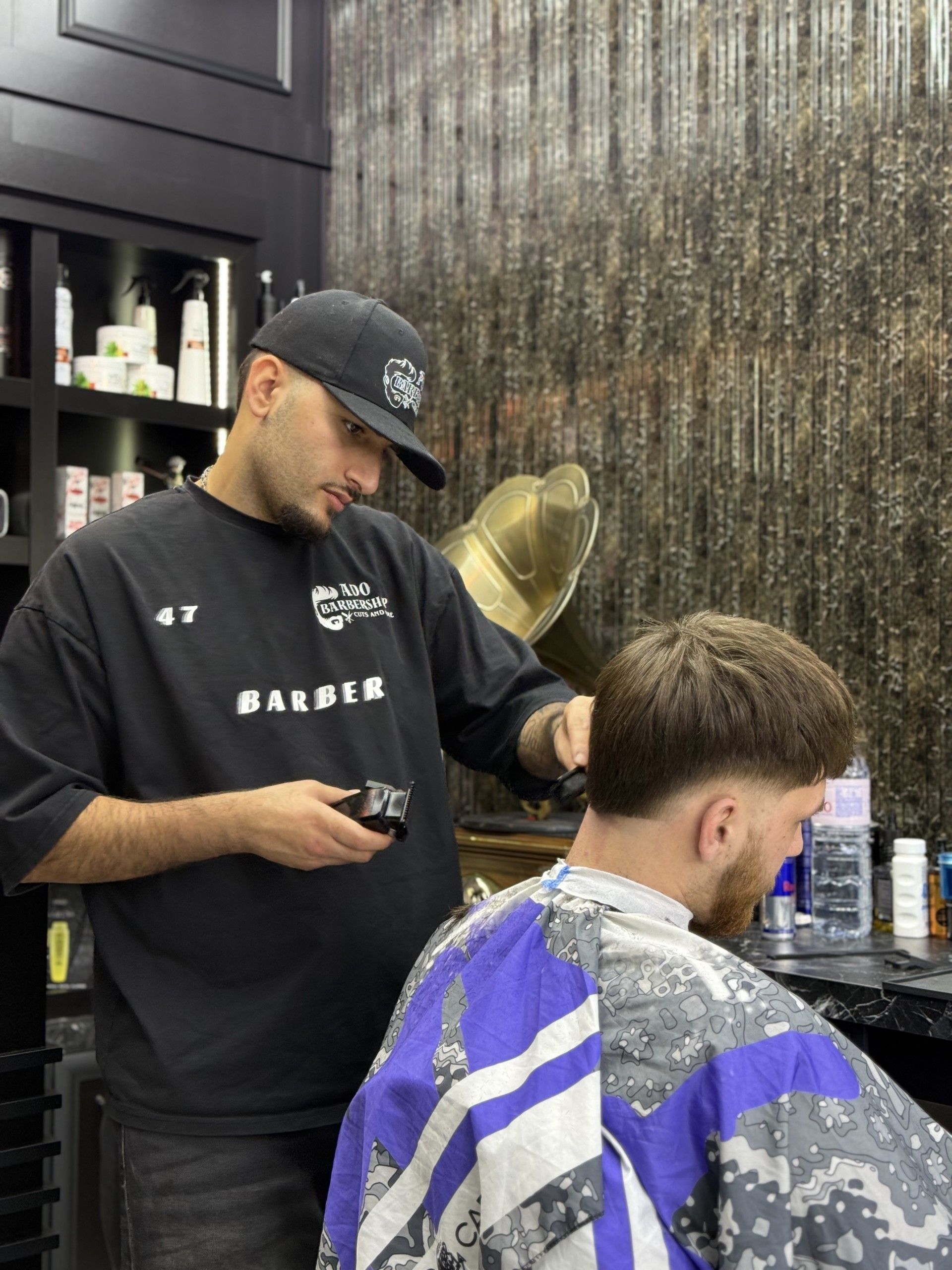 Gesichtspflege für einen Mann. Foto vom Ado Barbershop, Inh. Bijo