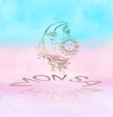 Emblema dorado de luna creciente y sol sobre fondo degradado de azul pastel a rosa, con texto reflejado debajo.