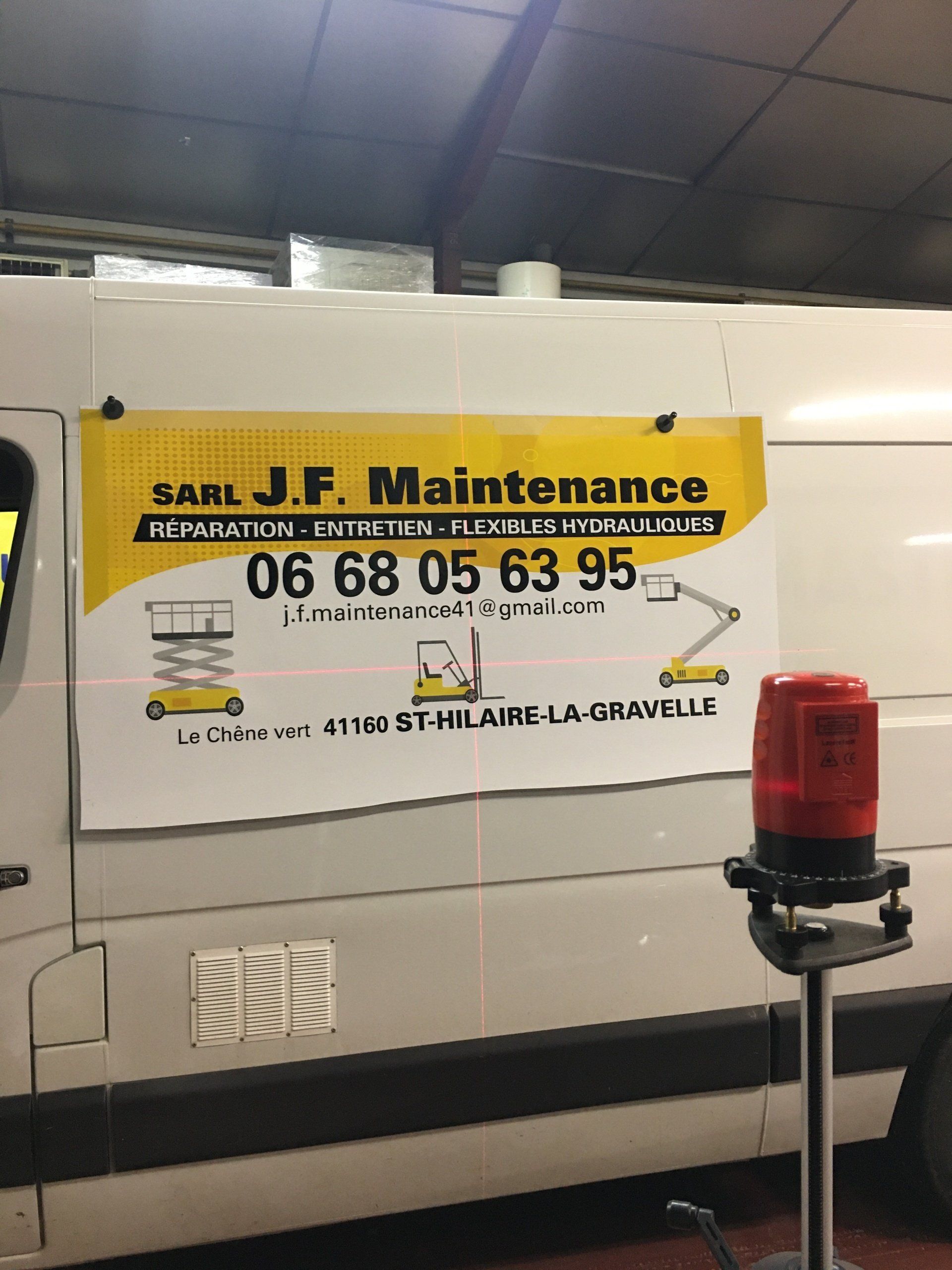 Signalétique adhésif sur véhicule