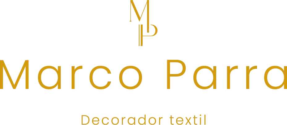 El logotipo de Marco Parra Decorator Textil es un logotipo dorado sobre fondo blanco.