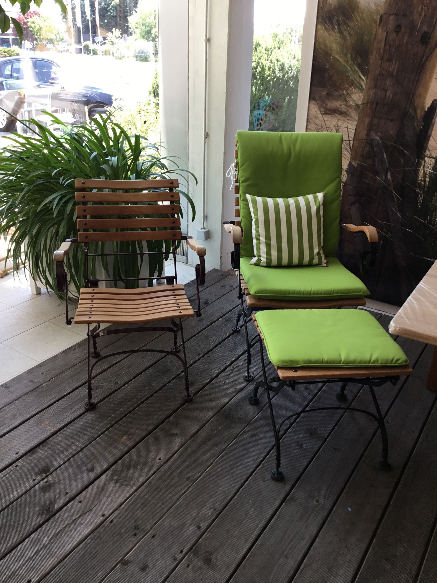 Gartenstühle mit Beistellhocker