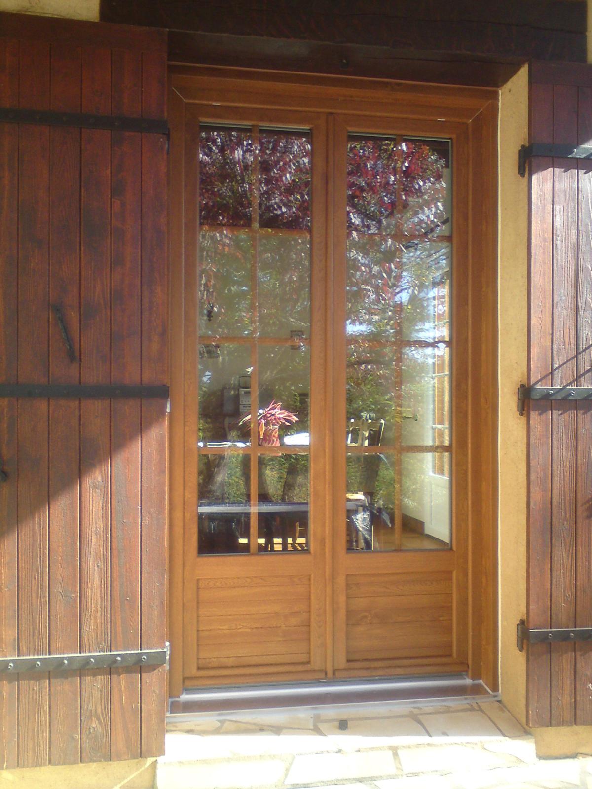Porte-fenêtre PVC bicolore en chêne doré, EV Menuiserie & Pose