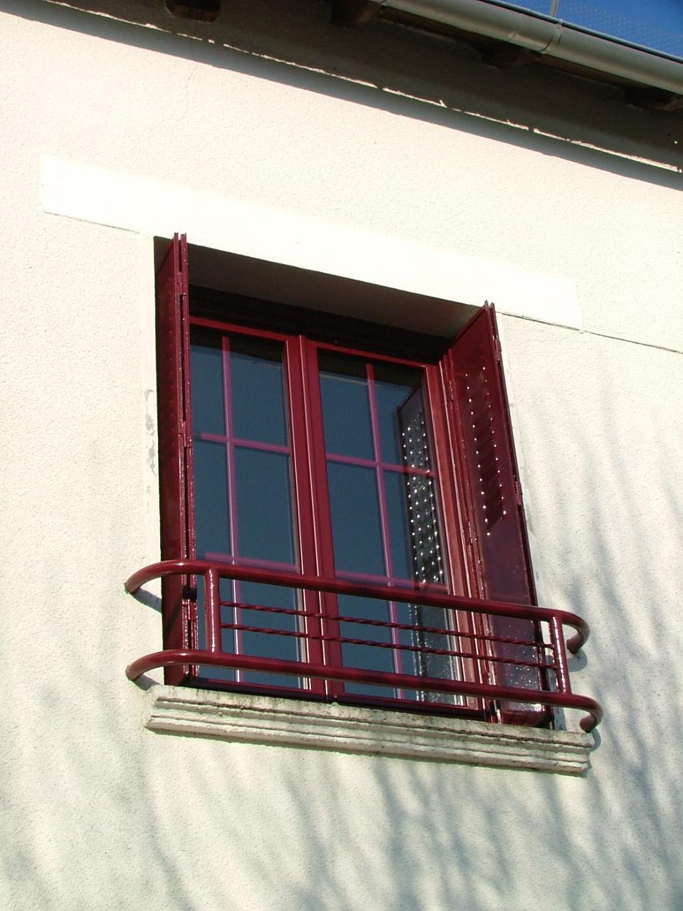 EV Menuiserie & Pose à Carsac-de-Gurson réalise des fenêtres PVC