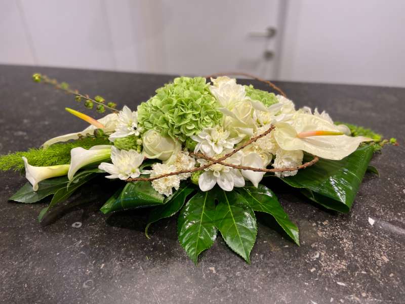 Stijlvol wit bloemstuk