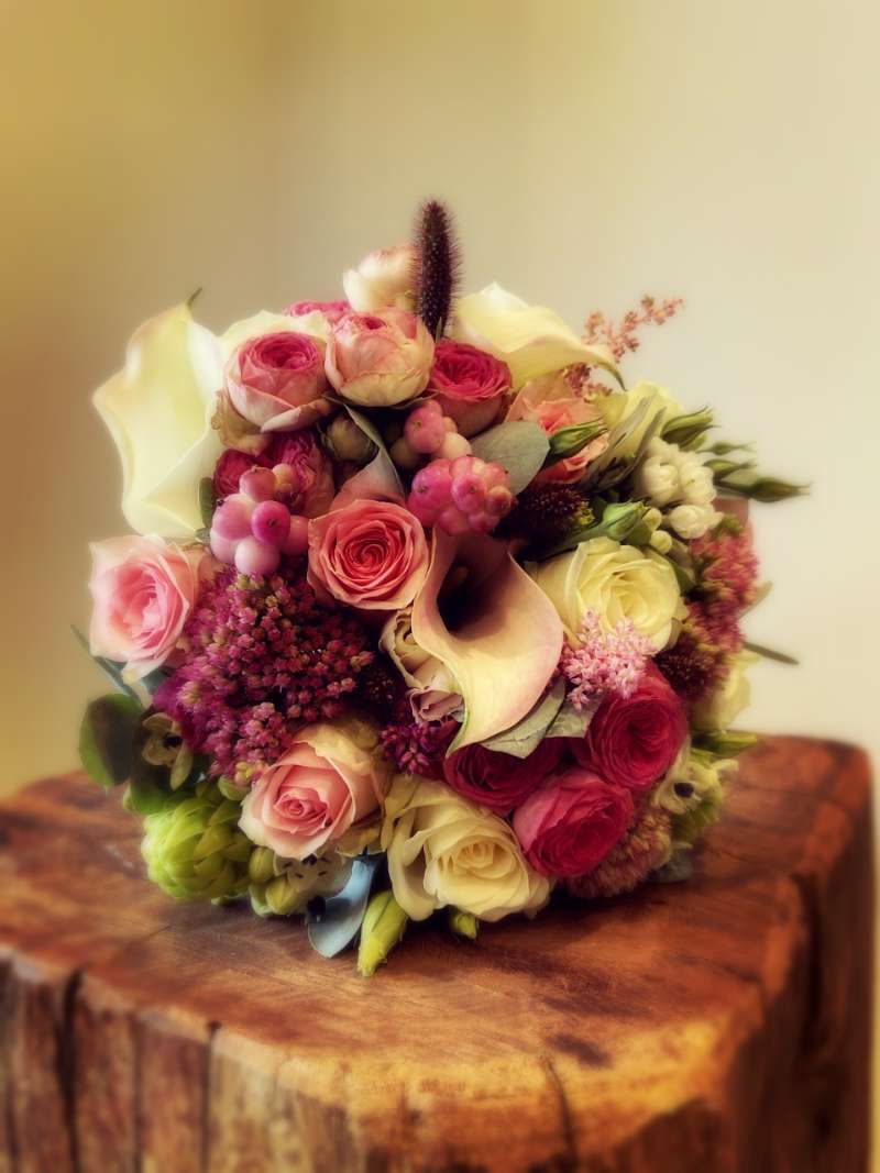 Bol bloemstuk rozen roze