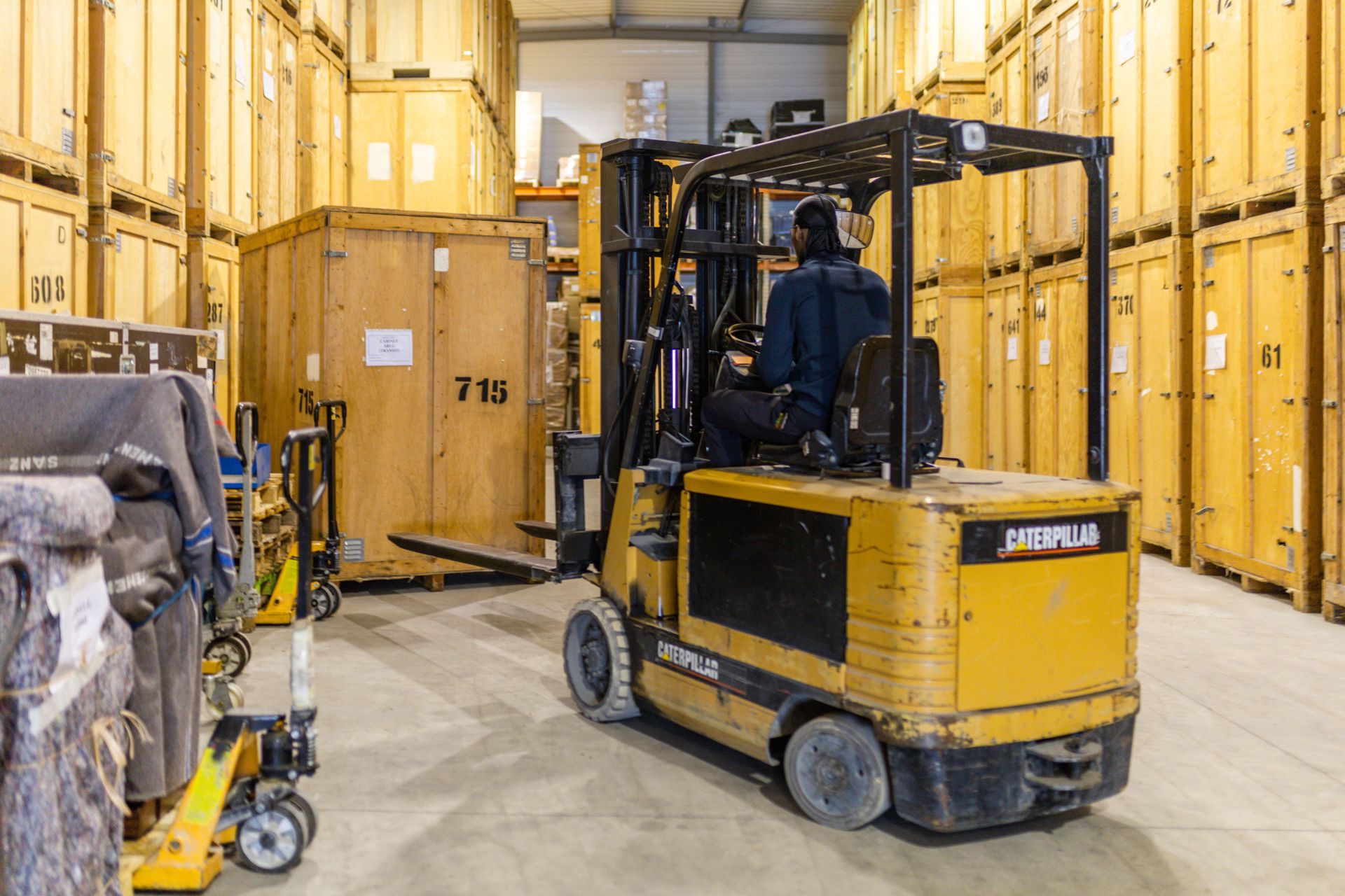 Entreposage de caisse de meubles