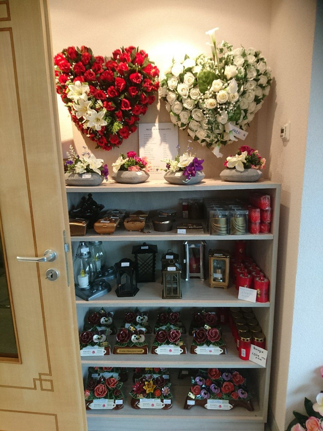 Articles funéraires dans la boutique Gruntz à Hésingue