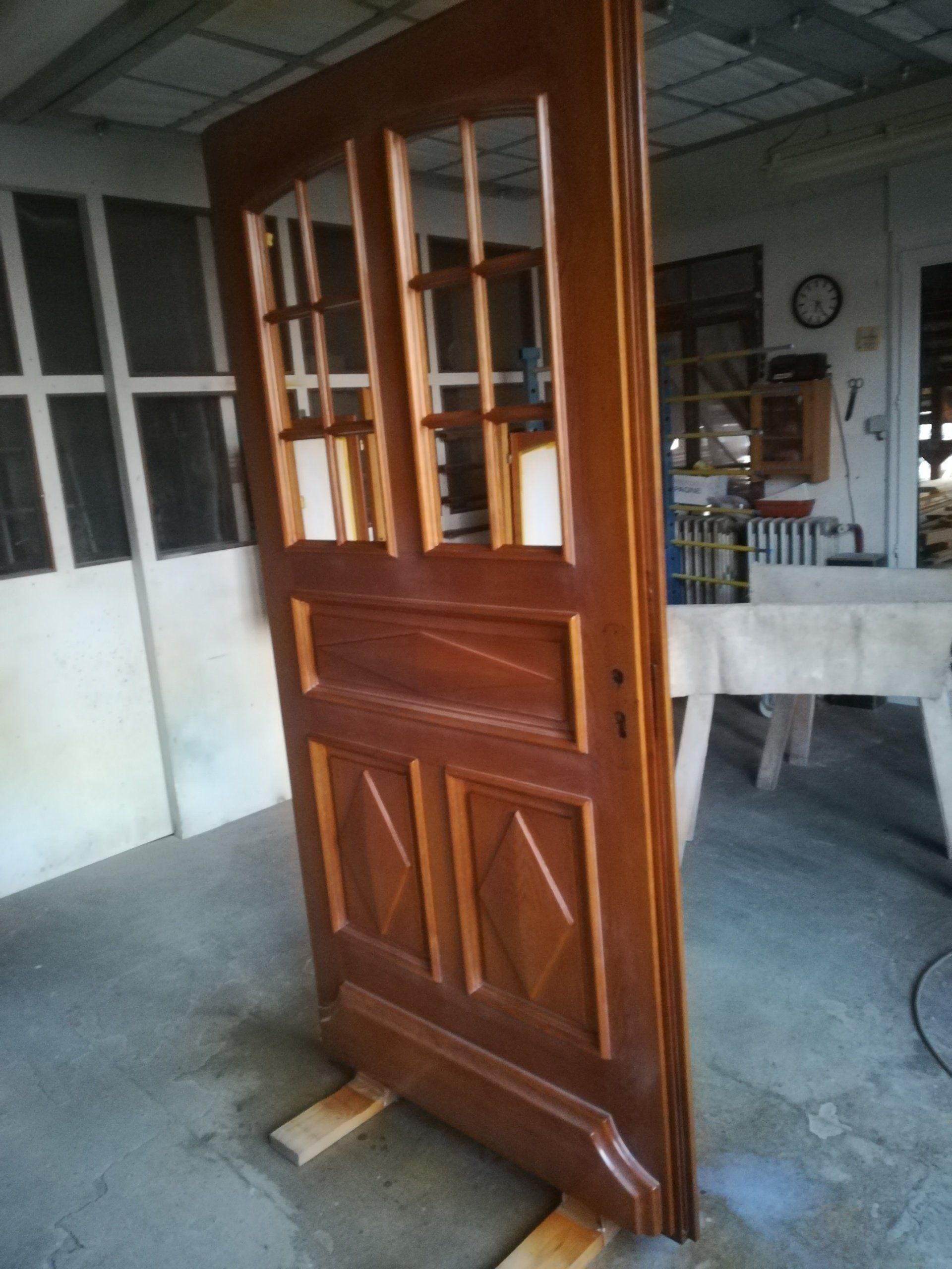 Fabrication de porte d'entrée, avec vitrage et sécurisation