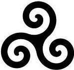 Símbolo de triskelión negro, tres brazos en espiral, sobre fondo blanco.