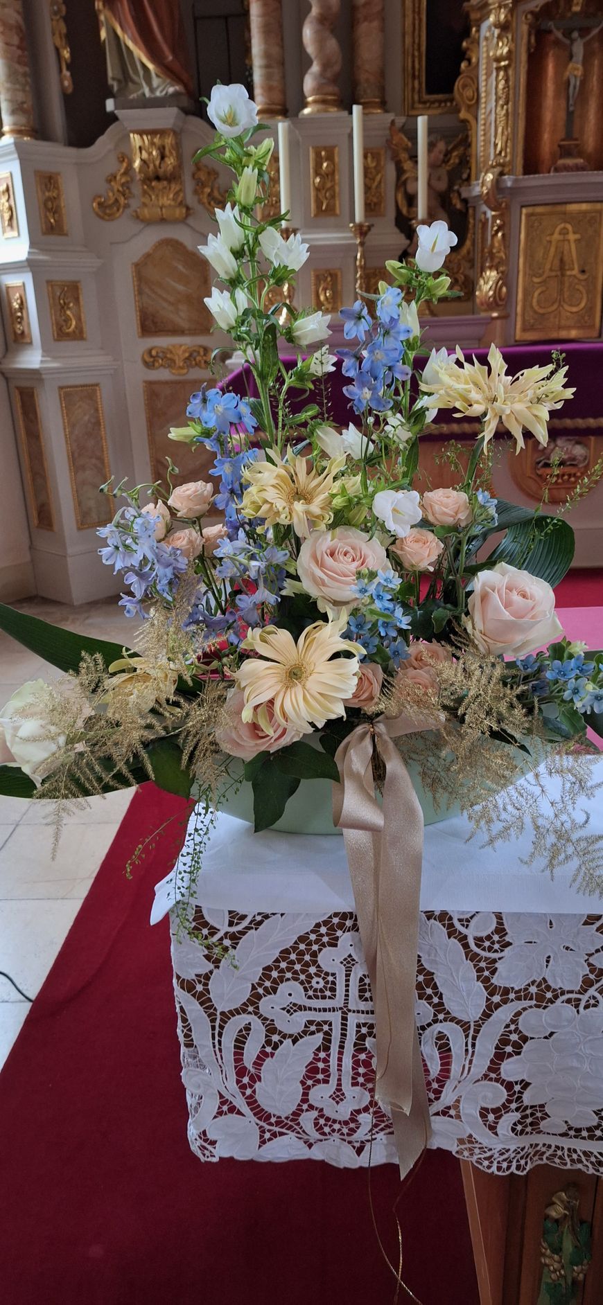 Romantischer Brautstrauß mit Rosen und Hortensien in Pastellfarben