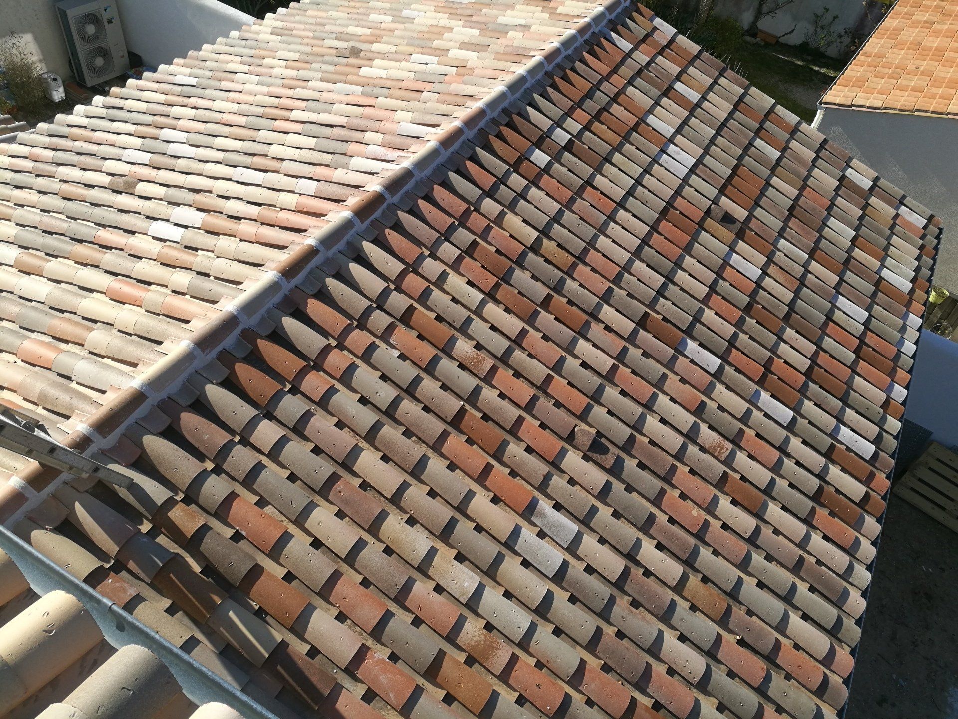 Photo de tuiles posées par notre entreprise