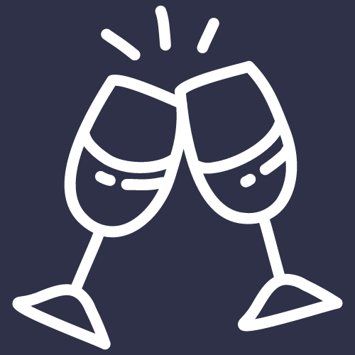 Dos copas de vino brindan entre sí sobre un fondo azul.
