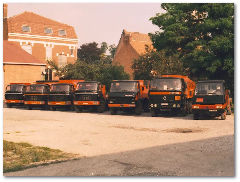 Flotte des vieux camions Dupont SAS
