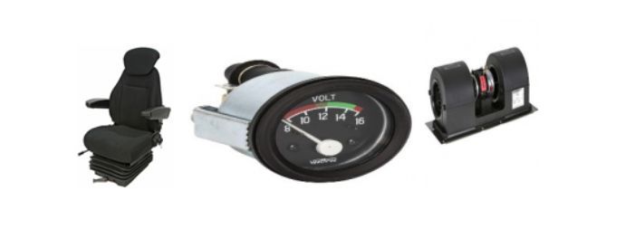 Musta ergonominen kuljettajan istuin, volttimittari ja puhallin eristetty valkoista taustaa vasten.