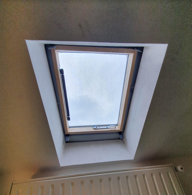 Vue intérieur d'une fenêtre de toit