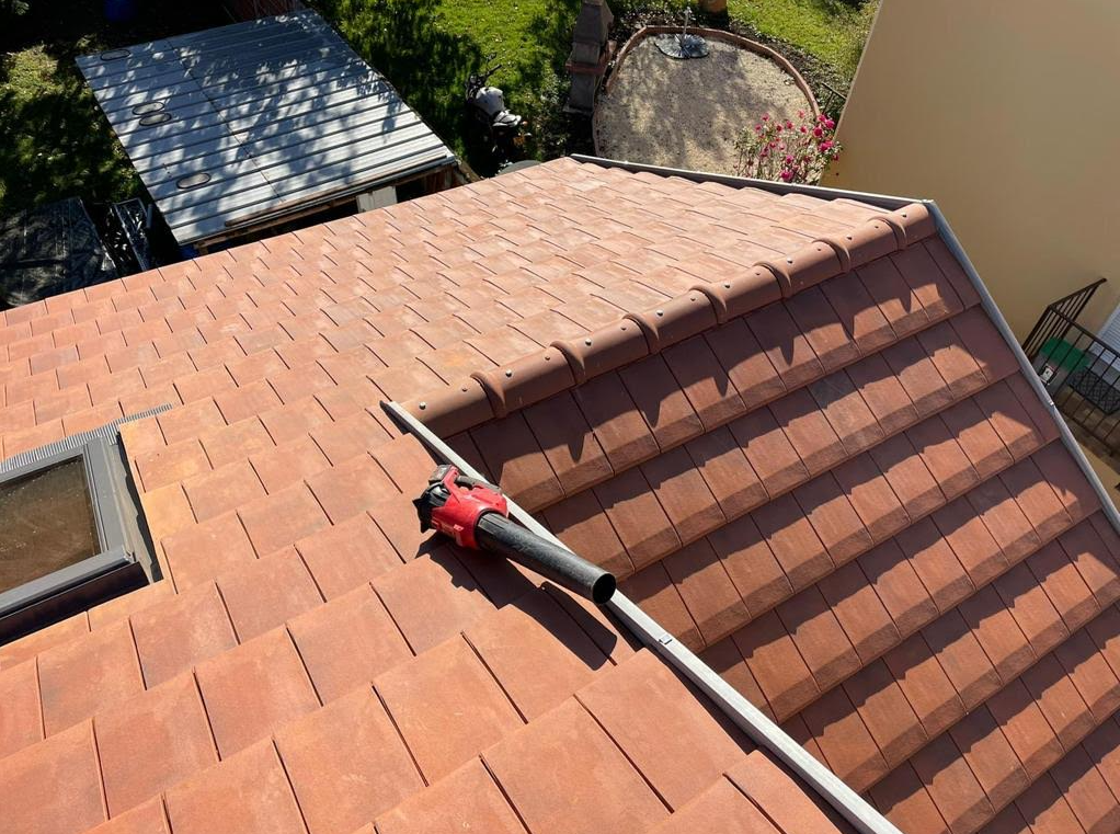 Toitures à deux pentes.