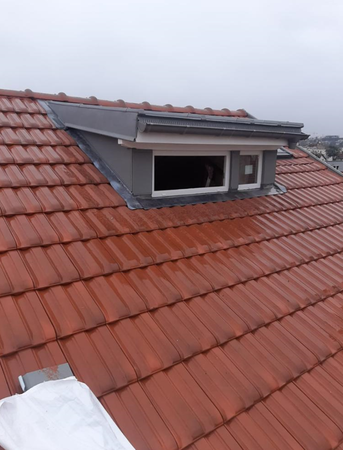 Fenêtre en chien-assis sur une toiture 