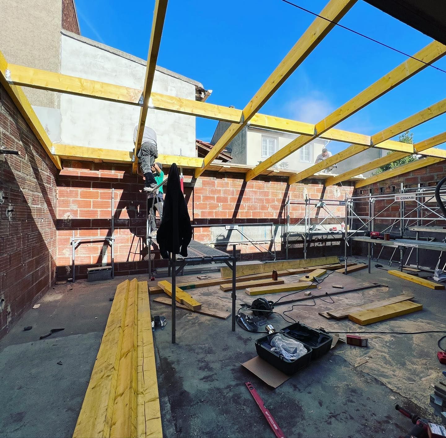 Pose de la structure d'une charpente