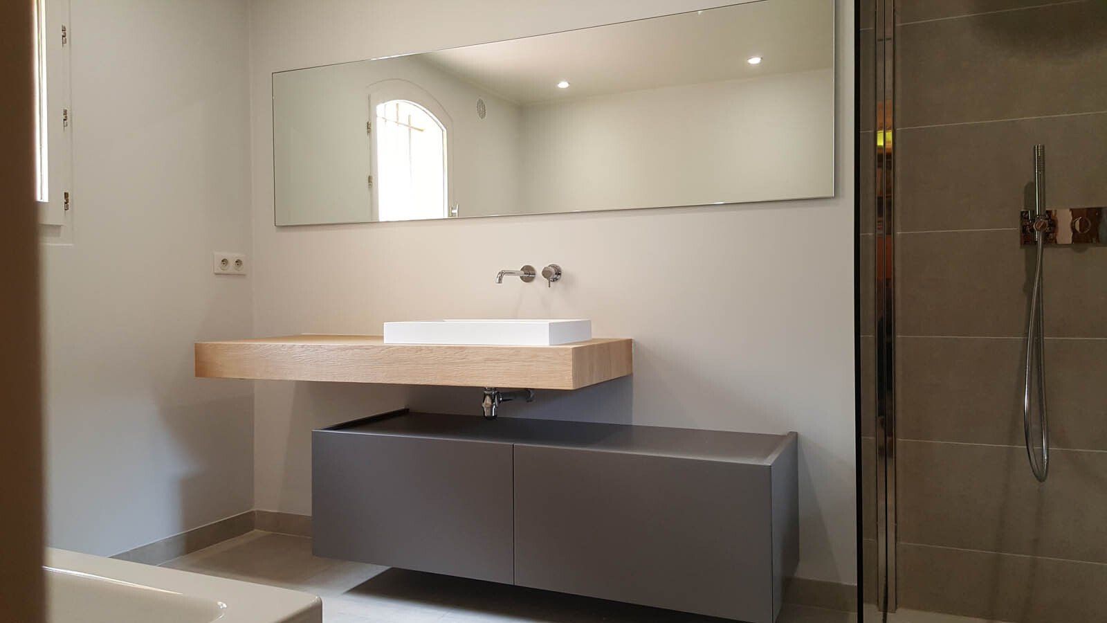 Lavabo d'une salle de bains moderne