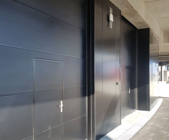 Séries de portes de garages noires