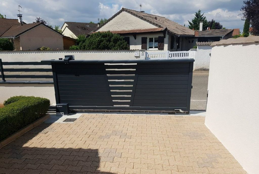 Un portail battant automatique