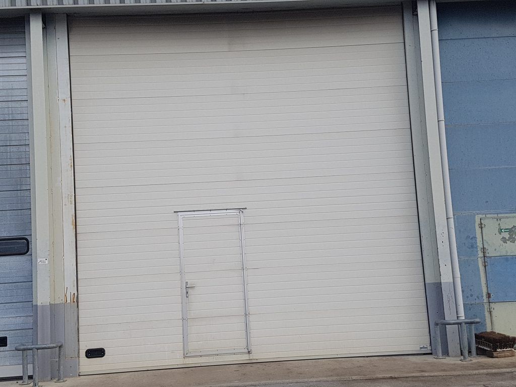 Porte industrielle grande blanche