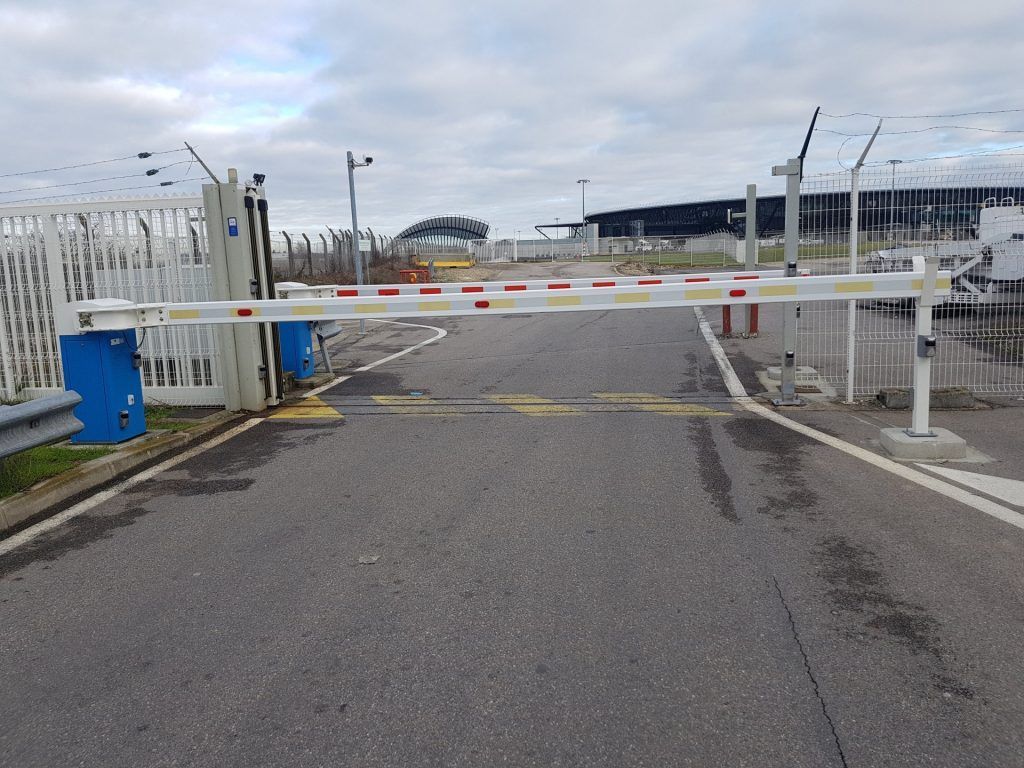 Une barrière de parking automatique