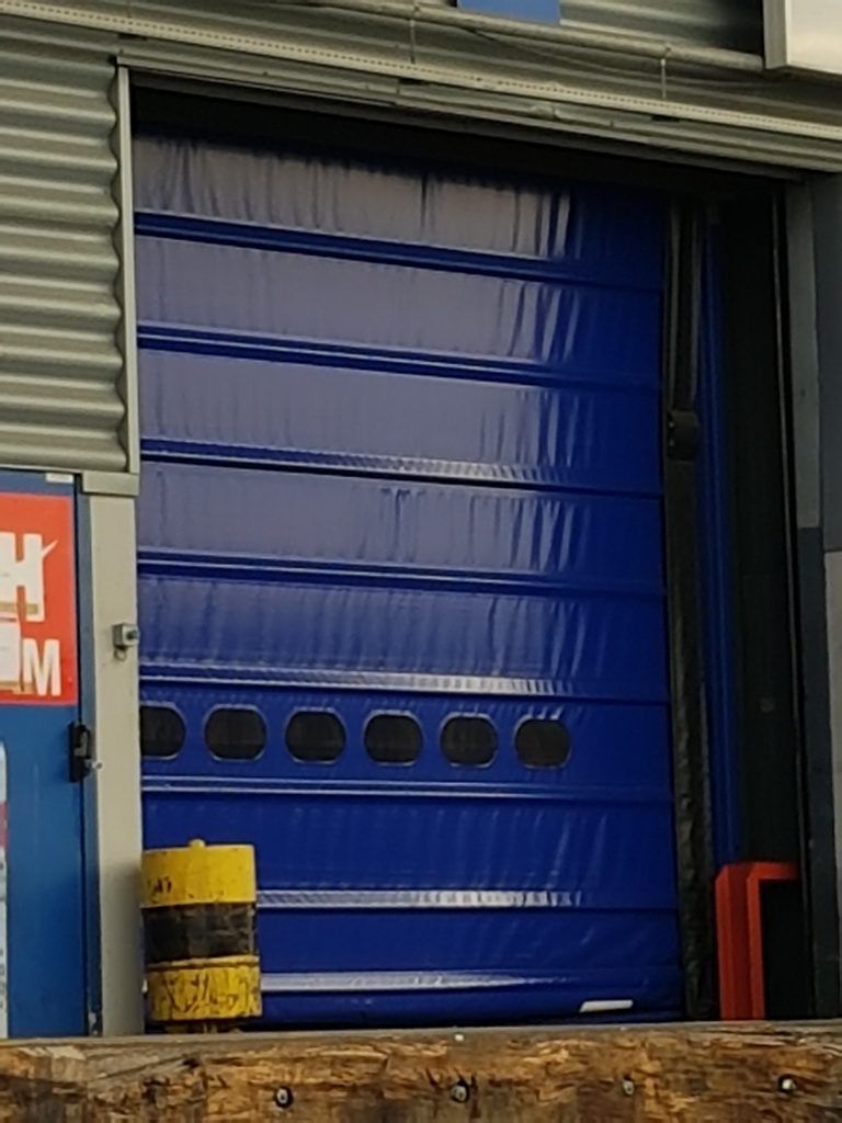 Porte industrielle bleue