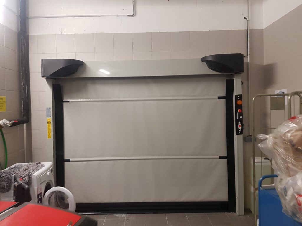 Dispositif de motorisation d'une porte industrielle