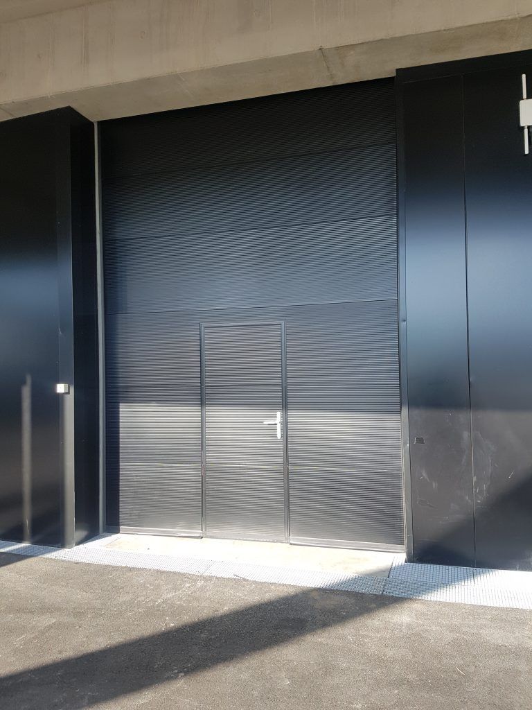 Une porte de garage en alu sectionnelle
