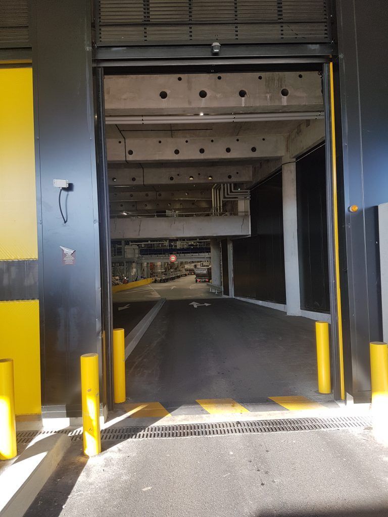 Porte de garage ouverte