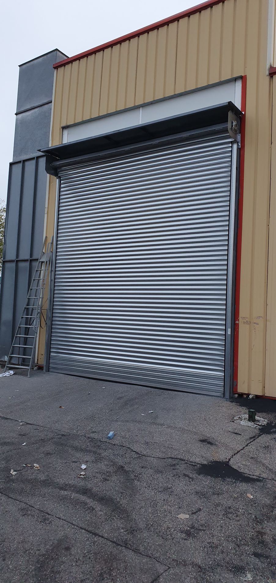 Porte industrielle métallique