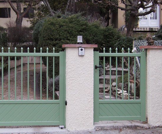 Portails avec dispositif de contrôle d'accès 