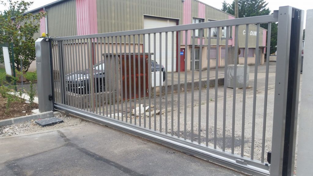 Portail automatique en métal