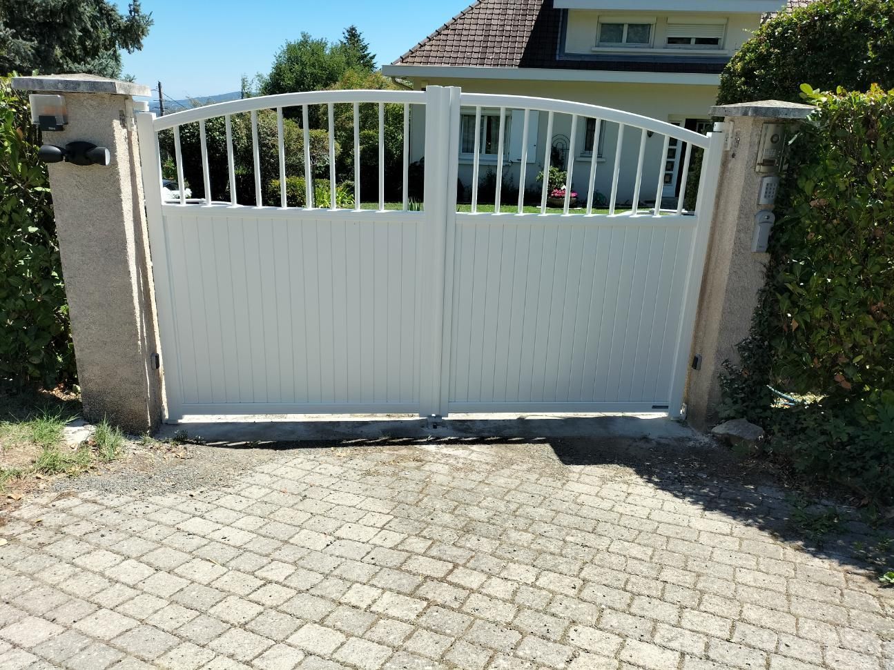 Portail en alu blanc