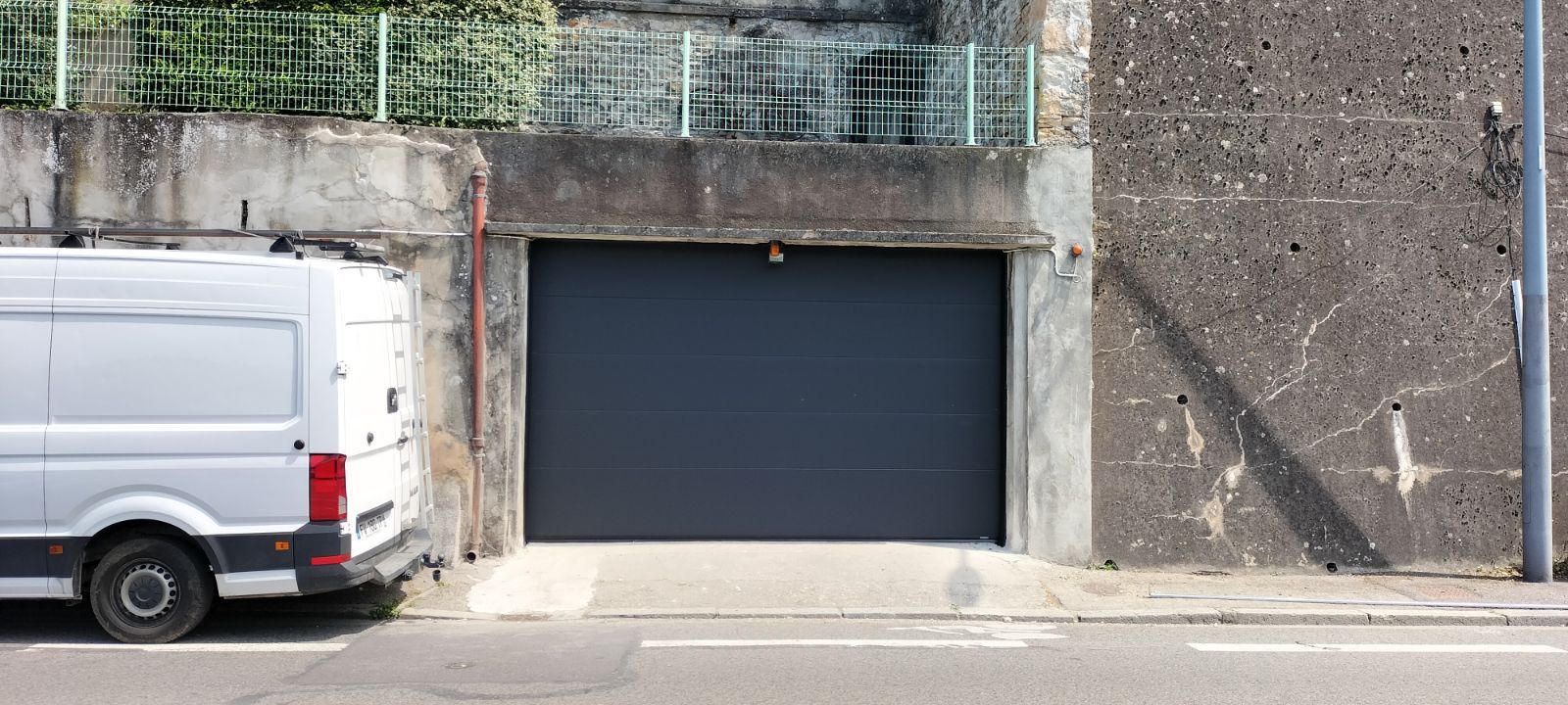Camion et porte de garage