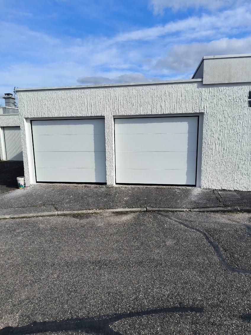 Deux portes de garage classiques