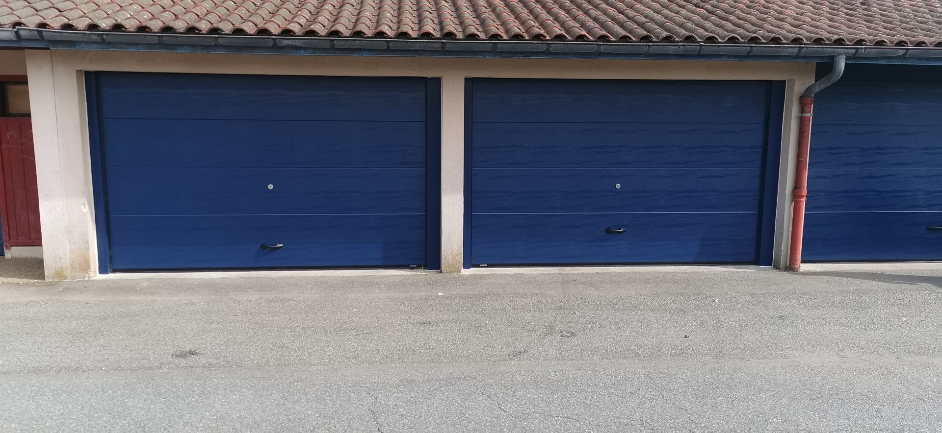 Série de portes de garage de couleur bleu