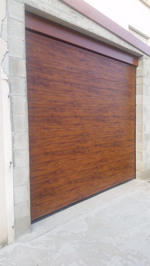 Porte de garage en bois