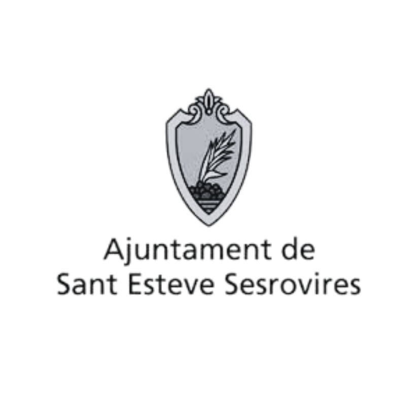 Escudo del Ayuntamiento de Sant Esteve Sesrovires: escudo gris con planta, texto debajo.