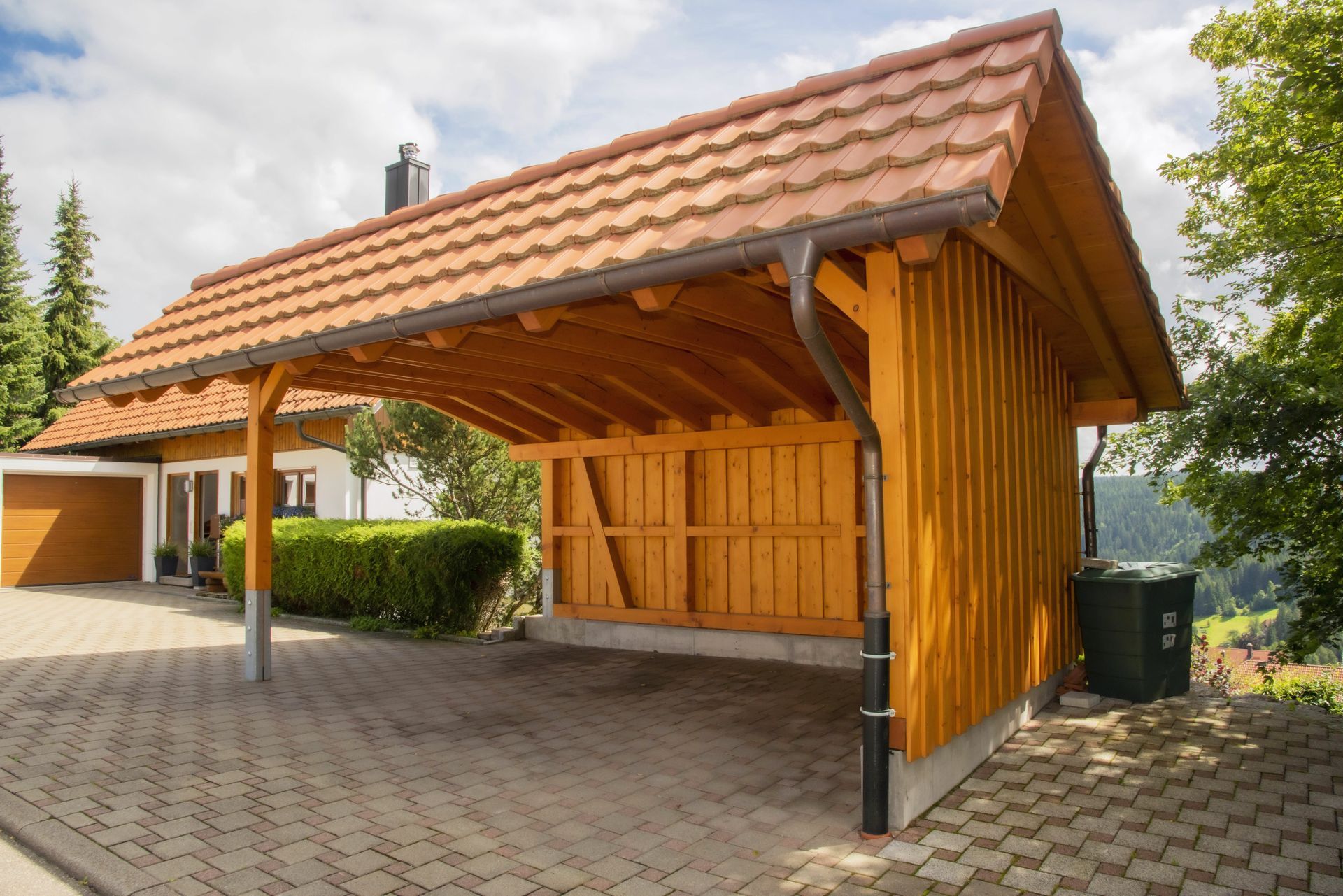 Grand carport en bois