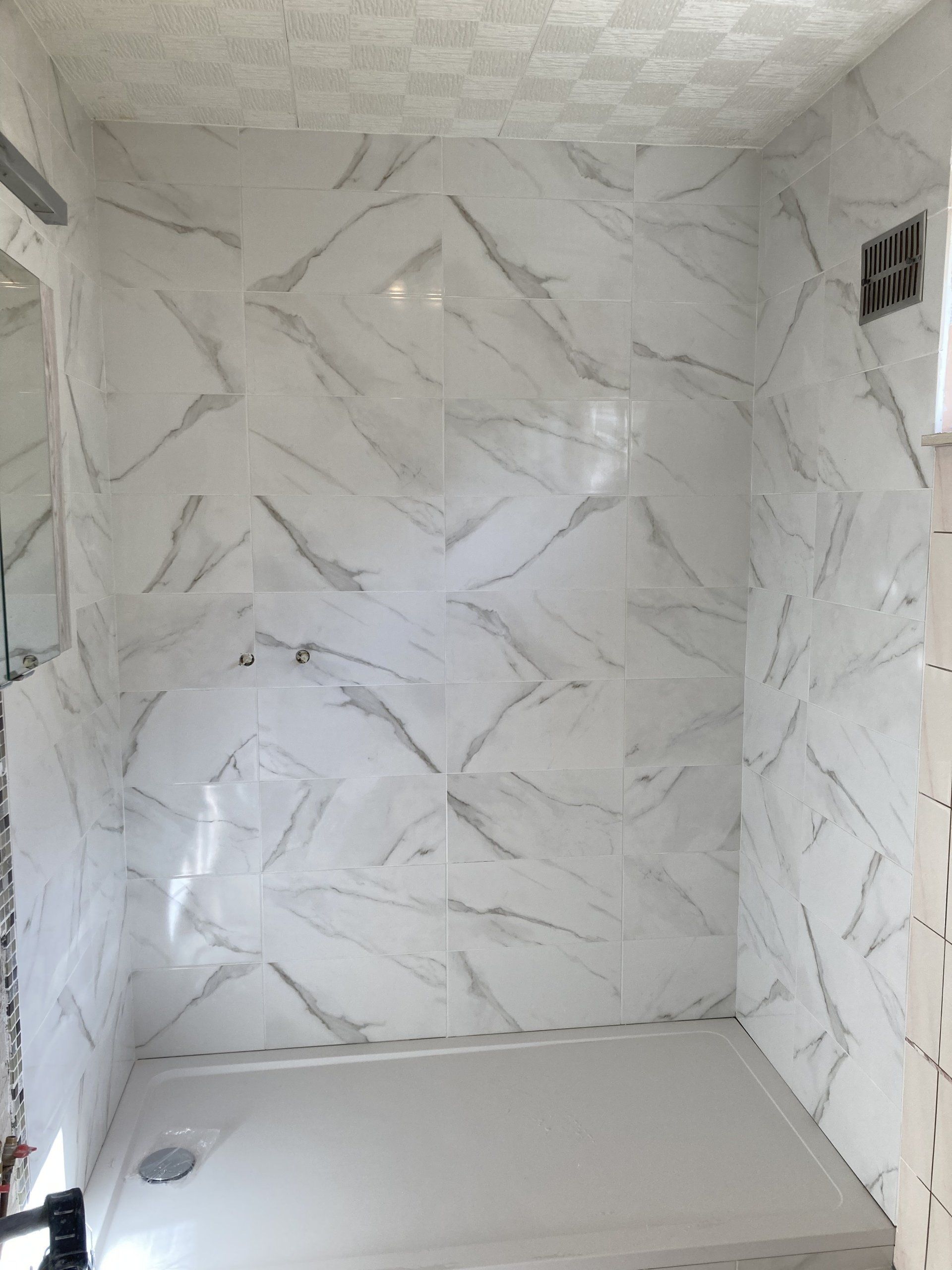 Carrelage brillant - Salle de bains