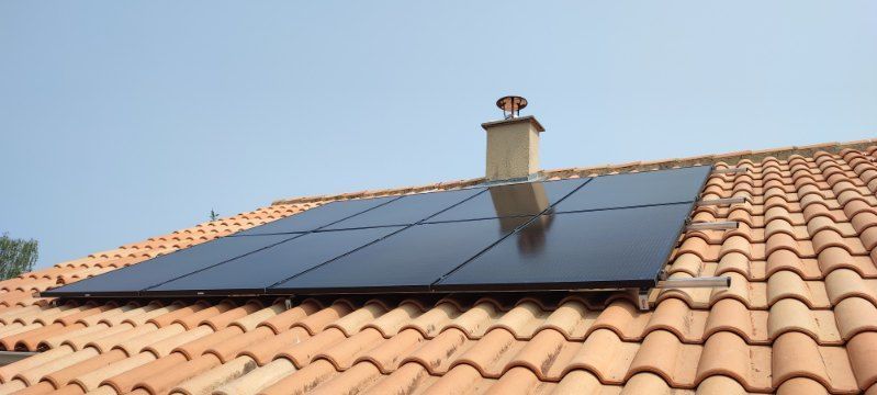 8 panneaux solaires sur une toiture