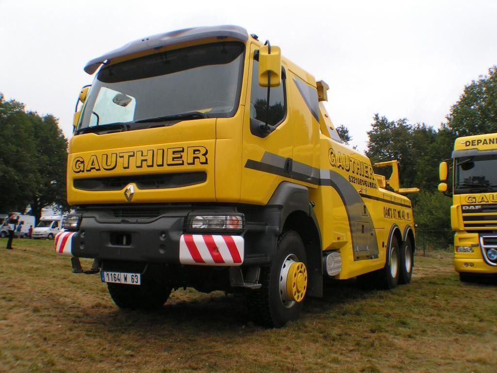 Photo d'un camion de dépannage du garage Gauthier vu de devant